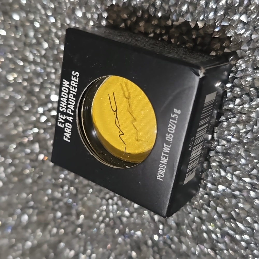 ❇️🧚‍♀️MEMORIES OF SPACE Mac Eyeshadow Single NWT - Picture 6 of 7